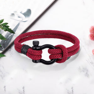 Geflochtenes Armband mit Hufeisenschnalle